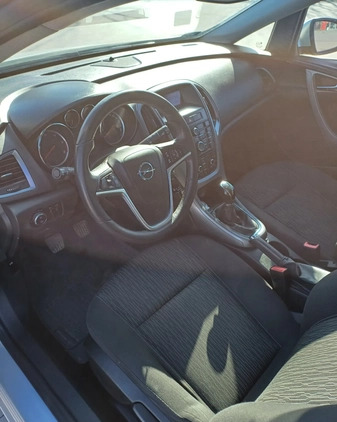 Opel Astra cena 21500 przebieg: 236000, rok produkcji 2013 z Przysucha małe 56